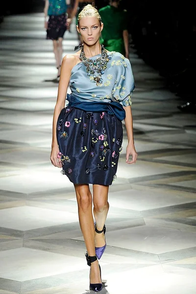 Look 50